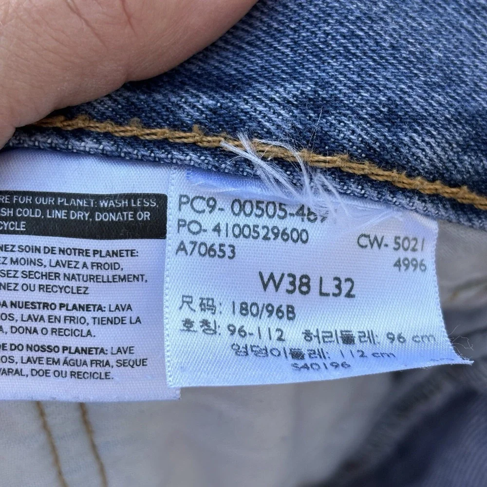 Levi's Men's 38/32 505 Classic Medium Blue Jean Straight‎ Leg